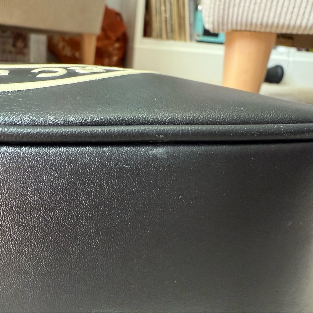 Marc Jacobs Black and Cream Logo Crossbody - Picture 5 of 9